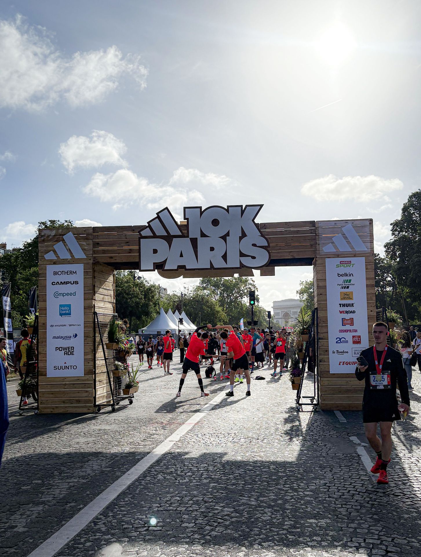 Arche d'entrée du stand café à l'ADIDAS 10K Paris