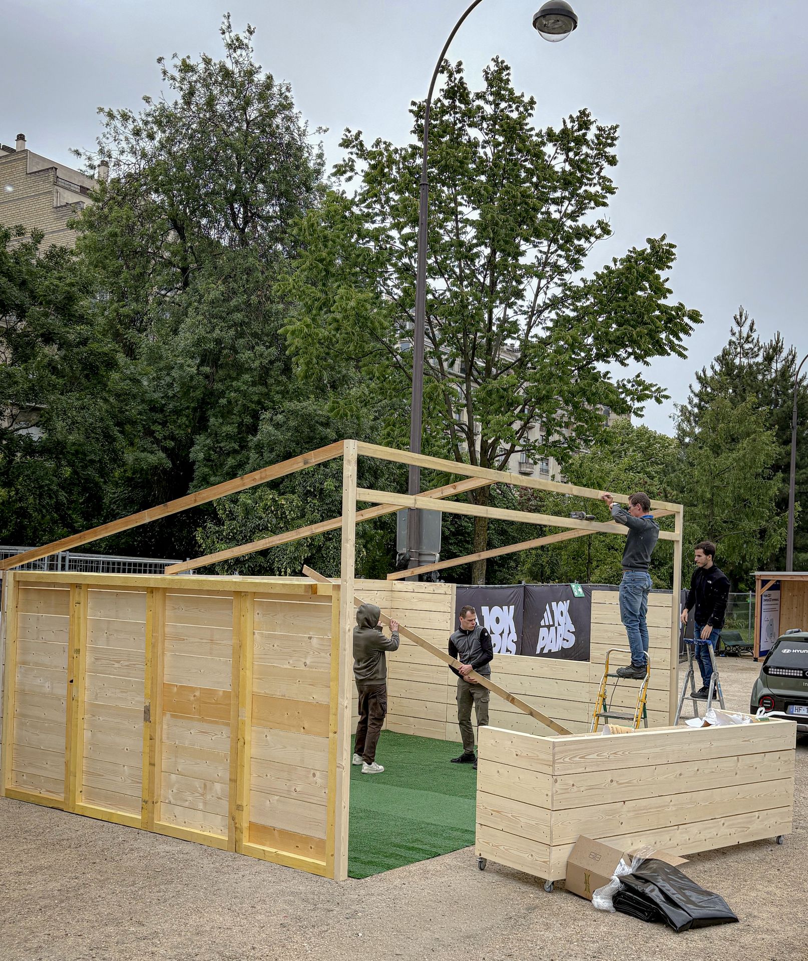 Montage du stand La Maison Charles à l'ADIDAS 10K Paris